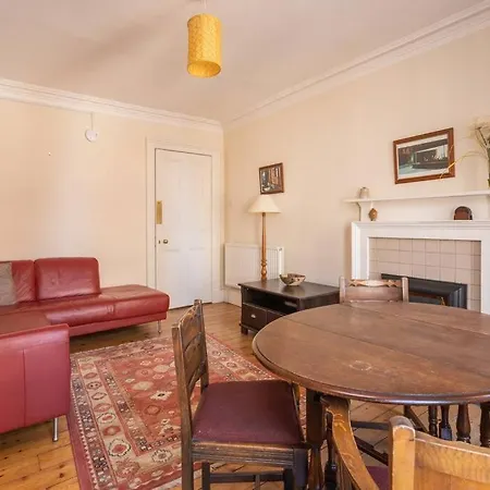 Spacious 2 Bedroom Flat In The City Centre