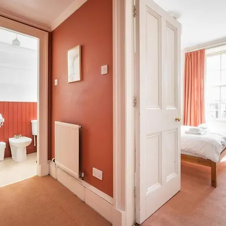 Apartamento Spacious 2 Bedroom Flat In The City Centre *