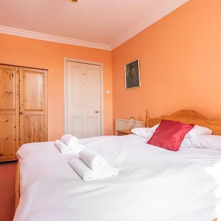 Spacious 2 Bedroom Flat In The City Centre *
