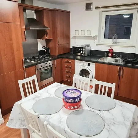 Lovely 3 Bedroom Apartment - Free Parking Apartamento Edimburgo
