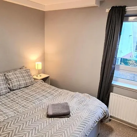 Lovely 3 Bedroom Apartment - Free Parking Apartamento *