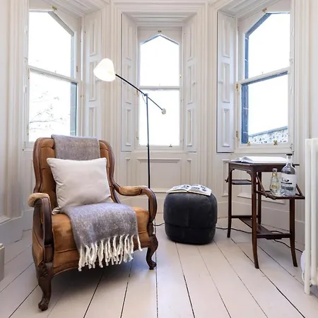 Joivy Observatory House & Holiday home