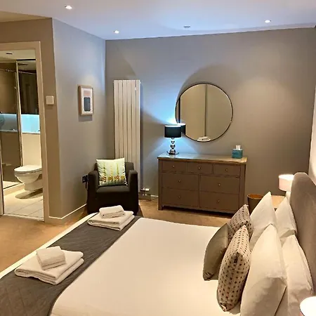 Quartermile Meadows View 2 Bedroom - With Free Parking Apartmán *