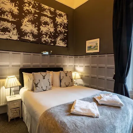 East Claremont 4*