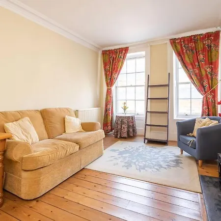 Spacious 2 Bedroom Flat In The City Centre Apartamento