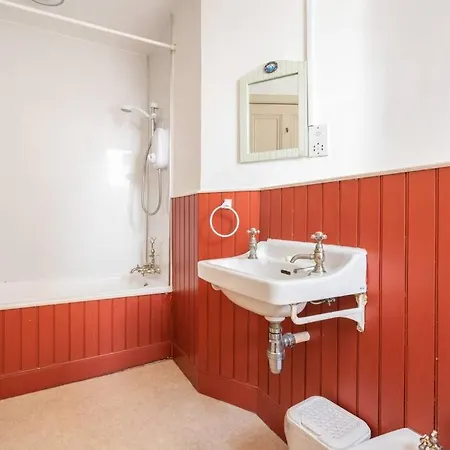Apartamento Spacious 2 Bedroom Flat In The City Centre Edimburgo