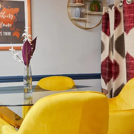 The Exquisite Edinburgh Duplex Sleeps 8