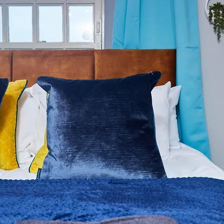The Exquisite Edinburgh Duplex Sleeps 8