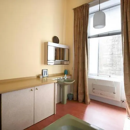 Quirky, West End, House