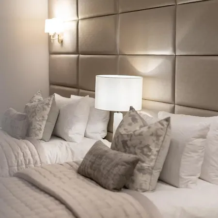 Hotel Luxury Georgian Retreat - Hot Tub - Patio *