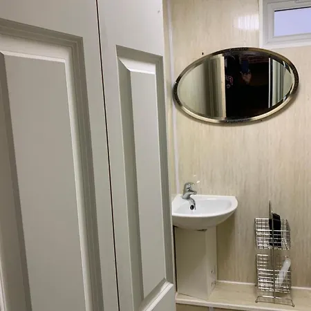 Διαμέρισμα Edinburgh West Entire 3 Bedroom With Own Entrance 3 Car Parking Εδιμβούργο