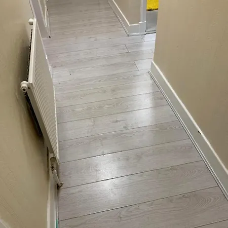 Edinburgh West Entire 3 Bedroom With Own Entrance 3 Car Parking Διαμέρισμα *