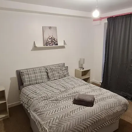 Lovely 3 Bedroom Apartment - Free Parking * Edimburgo