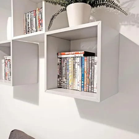 And Modern With A Garden דירה *