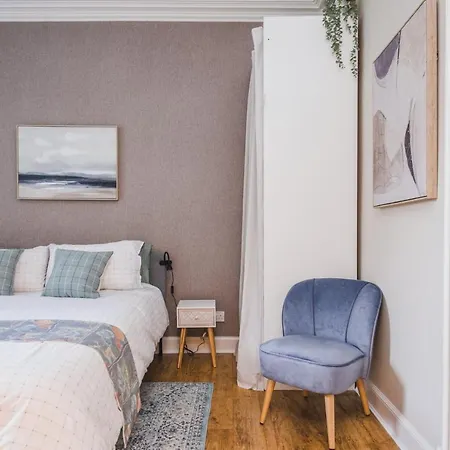 New Sleek 1bd Centre Apartment