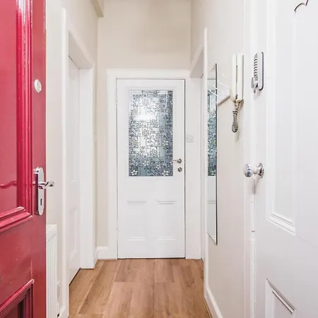 New Sleek 1bd Centre Apartment Edinburgh