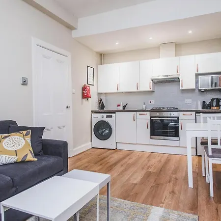 New Sleek 1bd Centre Edinburgh