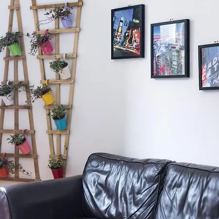 Pass The Keys Chic & Spacious Georgian Apt In Centre - Pets Friendly And Free Parking Apartment Edinburgh