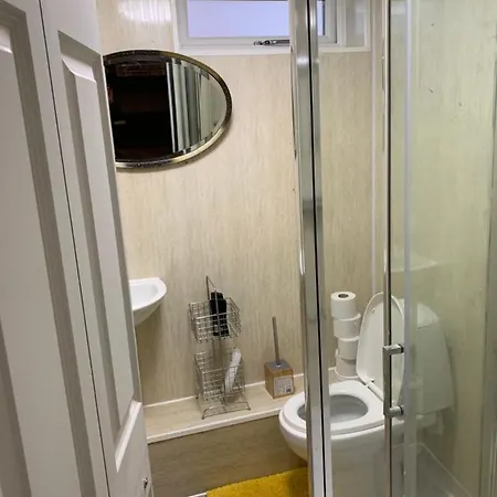 Διαμέρισμα Edinburgh West Entire 3 Bedroom With Own Entrance 3 Car Parking *