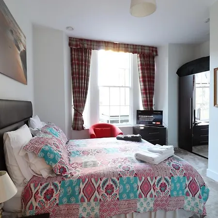 Modern 2bed 2bath Flat Near Princes Street *