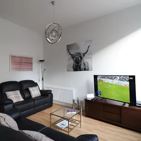 Modern 2bed 2bath Flat Near Princes Street דירה