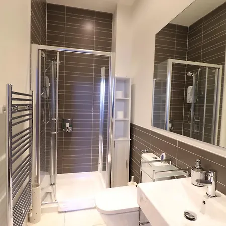Modern 2bed 2bath Flat Near Princes Street * אדינבורו