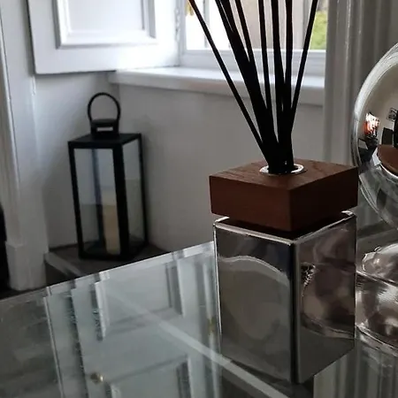 Castle Terrace 1 Bed Looking Onto Castle - Sleeps Upto 4 * Edinburg