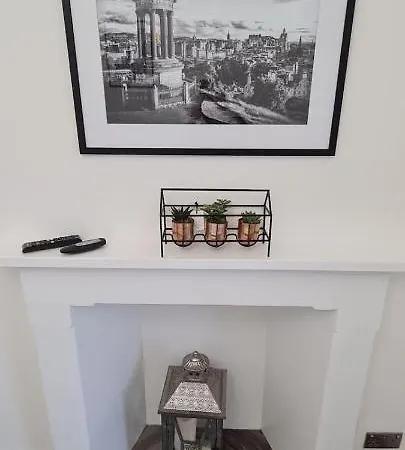 Castle Terrace 1 Bed Looking Onto Castle - Sleeps Upto 4 Edynburg