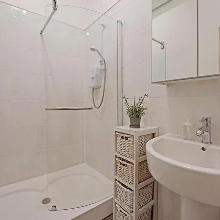 Cozy With Character Logie Main Door Flat Apartment *