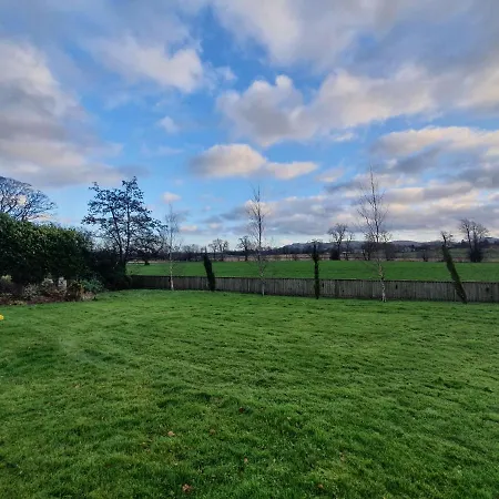 Impeccable 1-Bed Apartment In Edinburgh