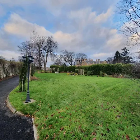 Impeccable 1-Bed Apartment In Edinburgh *