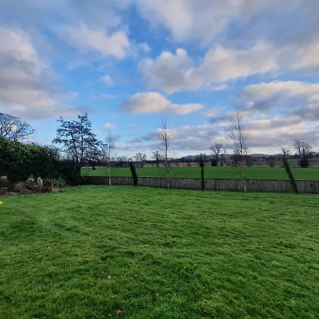 Beautiful Studio Apartment Surrounded By Fields! Appartement *