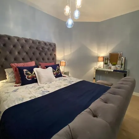 Lovely 3 Bed With Jacuzzi, Close To Airport, Driveway, Wifi Διαμέρισμα Εδιμβούργο