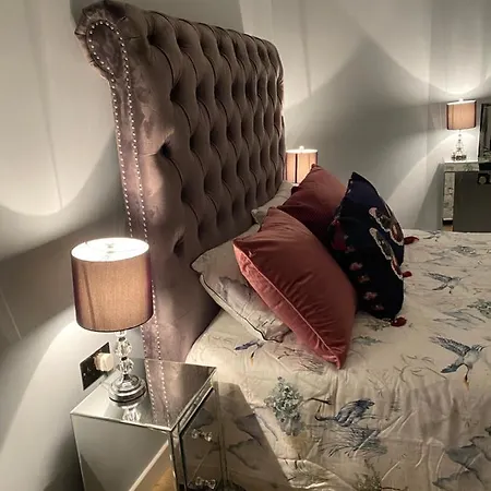 Lovely 3 Bed With Jacuzzi, Close To Airport, Driveway, Wifi Apartmán Edinburgh