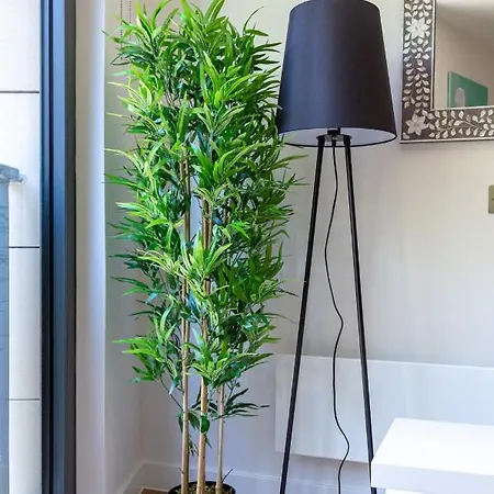 Castle View Luxury 1 Bed Apartment Edinburgh