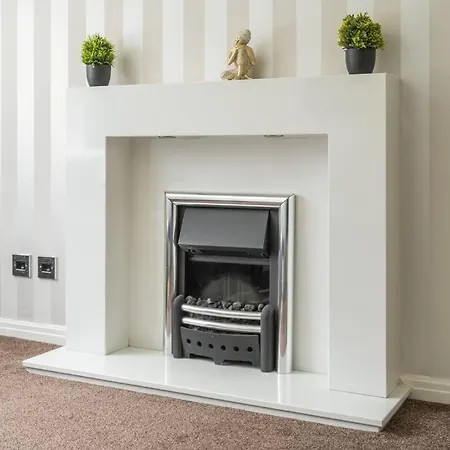 Lovely 2 Bedroom Flat With Free Parking And Garden *
