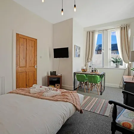 Cozy With Character Logie Main Door Flat Apartment Edinburgh