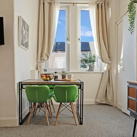 Cozy With Character Logie Main Door Flat *