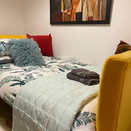 Lovely 3 Bed With Jacuzzi, Close To Airport, Driveway, Wifi * 爱丁堡