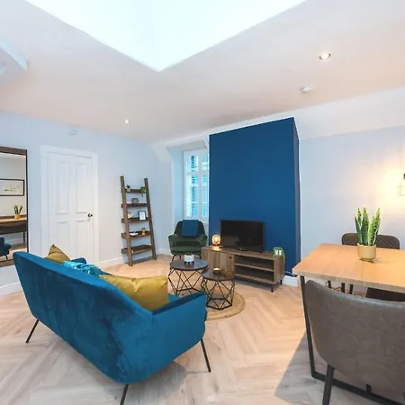 Quiet, 2 Bedroom Royal Mile Gem Apartament