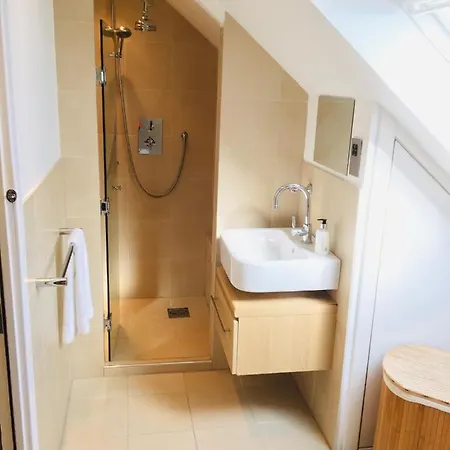 My-canning Street * Edinburg