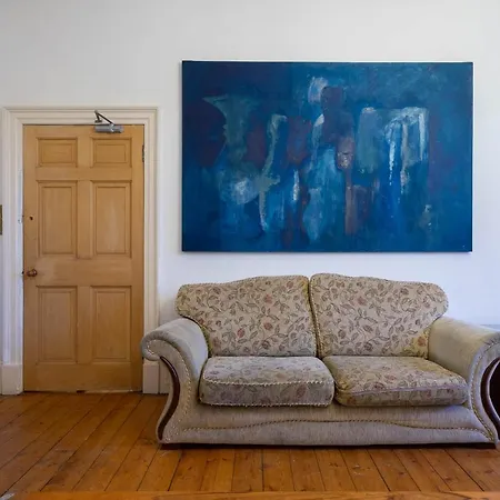 Apartment 5-bedroom Flat Edinburgh