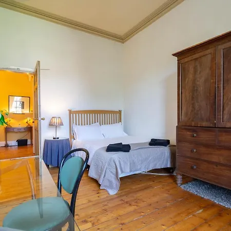 Apartment 5-bedroom Flat *