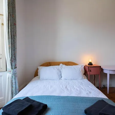 5-bedroom Flat Apartment Edinburgh