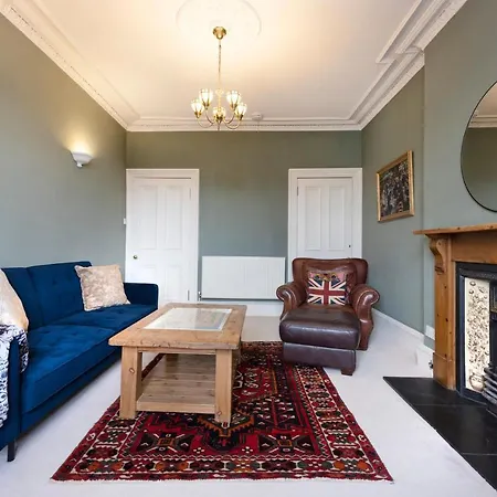 Joivy Old Town 1-bed With Stunning Views Lägenhet *