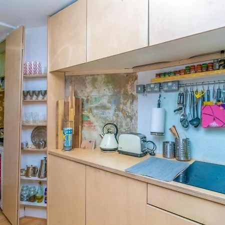 Pass The Keys Cosy And Stylish Open Plan Studio In New Town