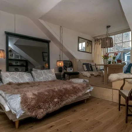 Pass The Keys Cosy And Stylish Open Plan Studio In New Town Apartamento