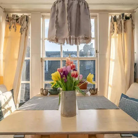 Pass The Keys Cosy And Stylish Open Plan Studio In New Town Apartamento