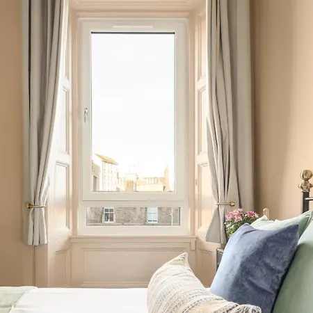 Spacious 2br Leith Lägenhet Edinburg