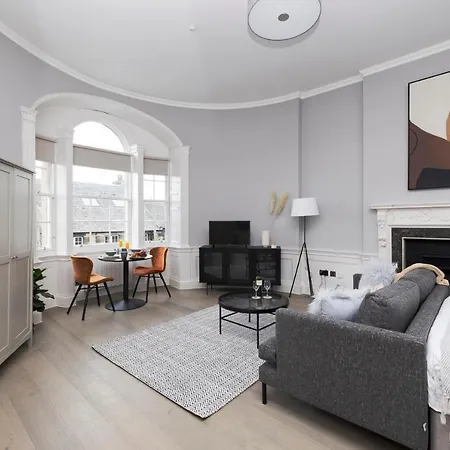 Joivy Modern In New Town, On Historic George Street